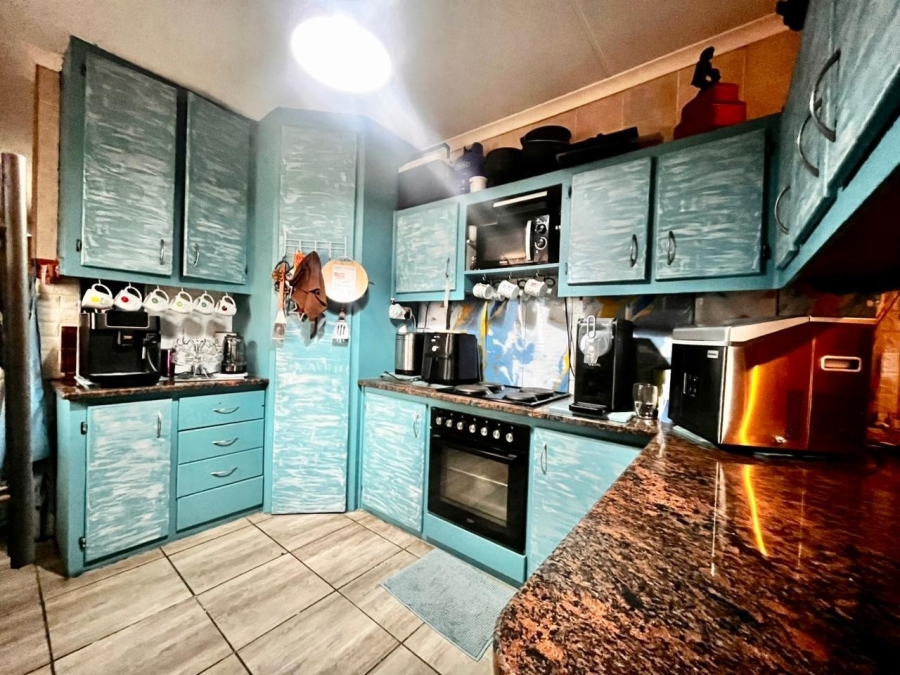 5 Bedroom Property for Sale in Waterval East North West